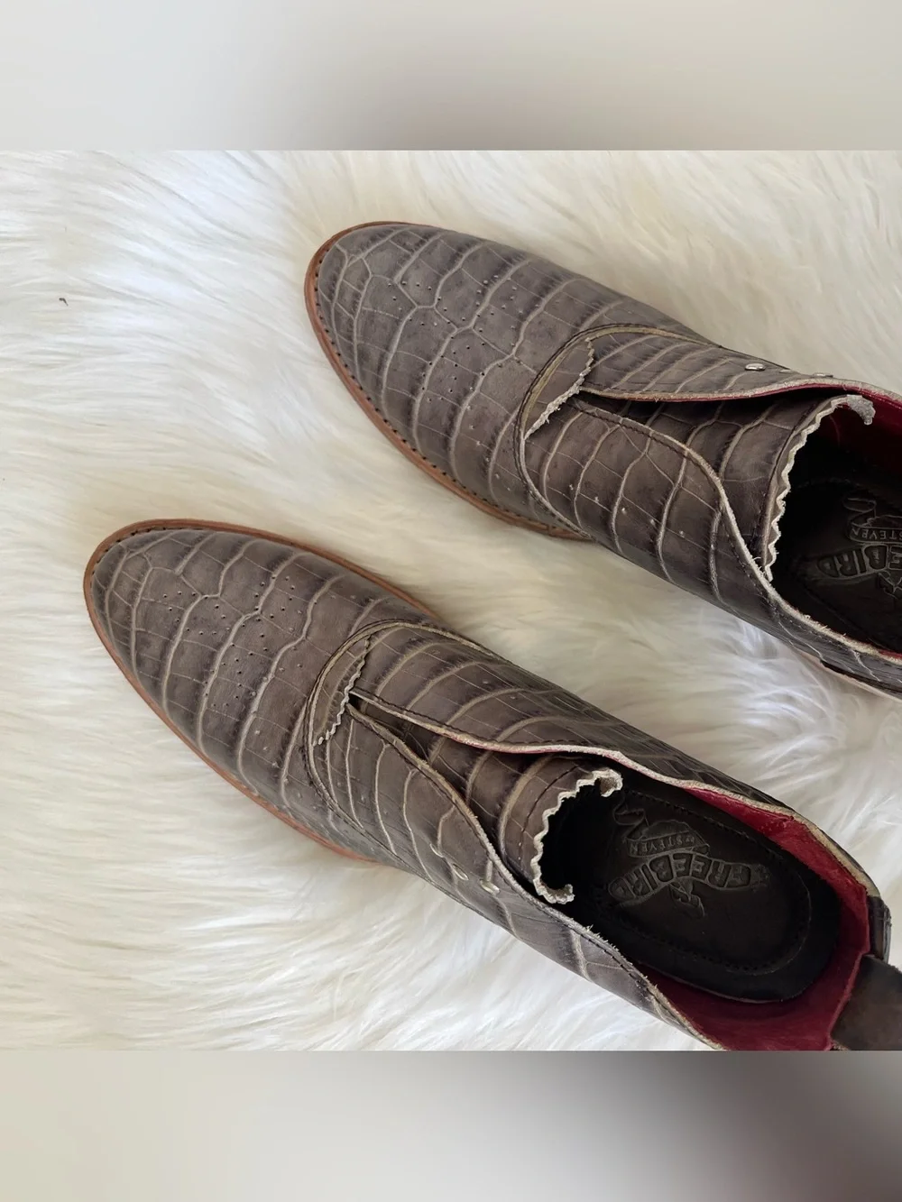 NEW | FREEBIRDS By Steven Sadie Ankle Boots Crocodile-Embossed Grey Leather sz 8